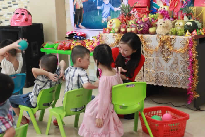 Chùm ảnh vui Tết Trung Thu của cô và trò Biển Dương năm 2018