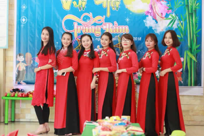 Chùm ảnh vui Tết Trung Thu của cô và trò Biển Dương năm 2018